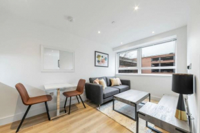 Spacious and Bright Studio in East Grinstead